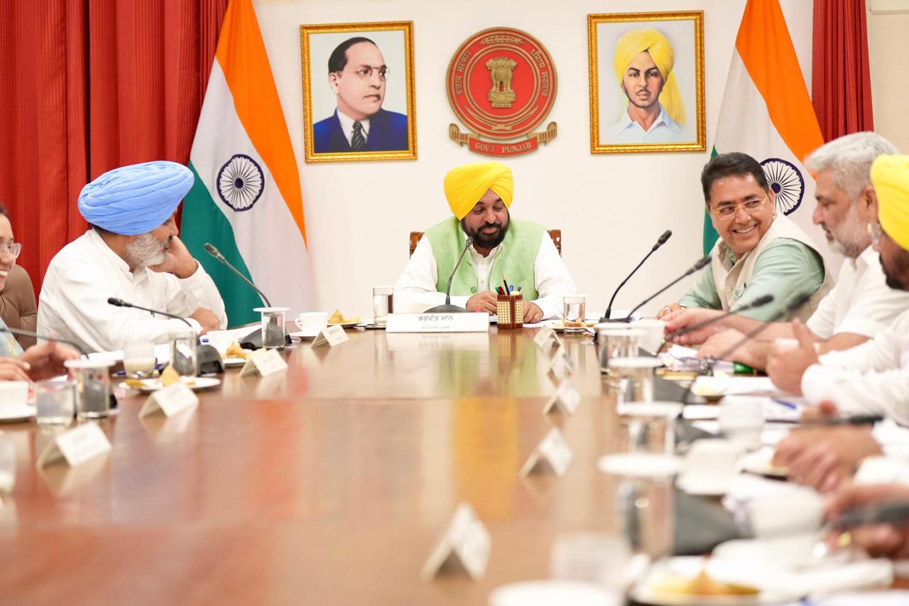 Punjab News: मुख्यमंत्री भगवंत सिंह मान के नेतृत्व वाली कैबिनेट द्वारा पंजाब भर की अनधिकृत कॉलोनियों को नियमित करने से संबंधित संशोधन को मंजूरी