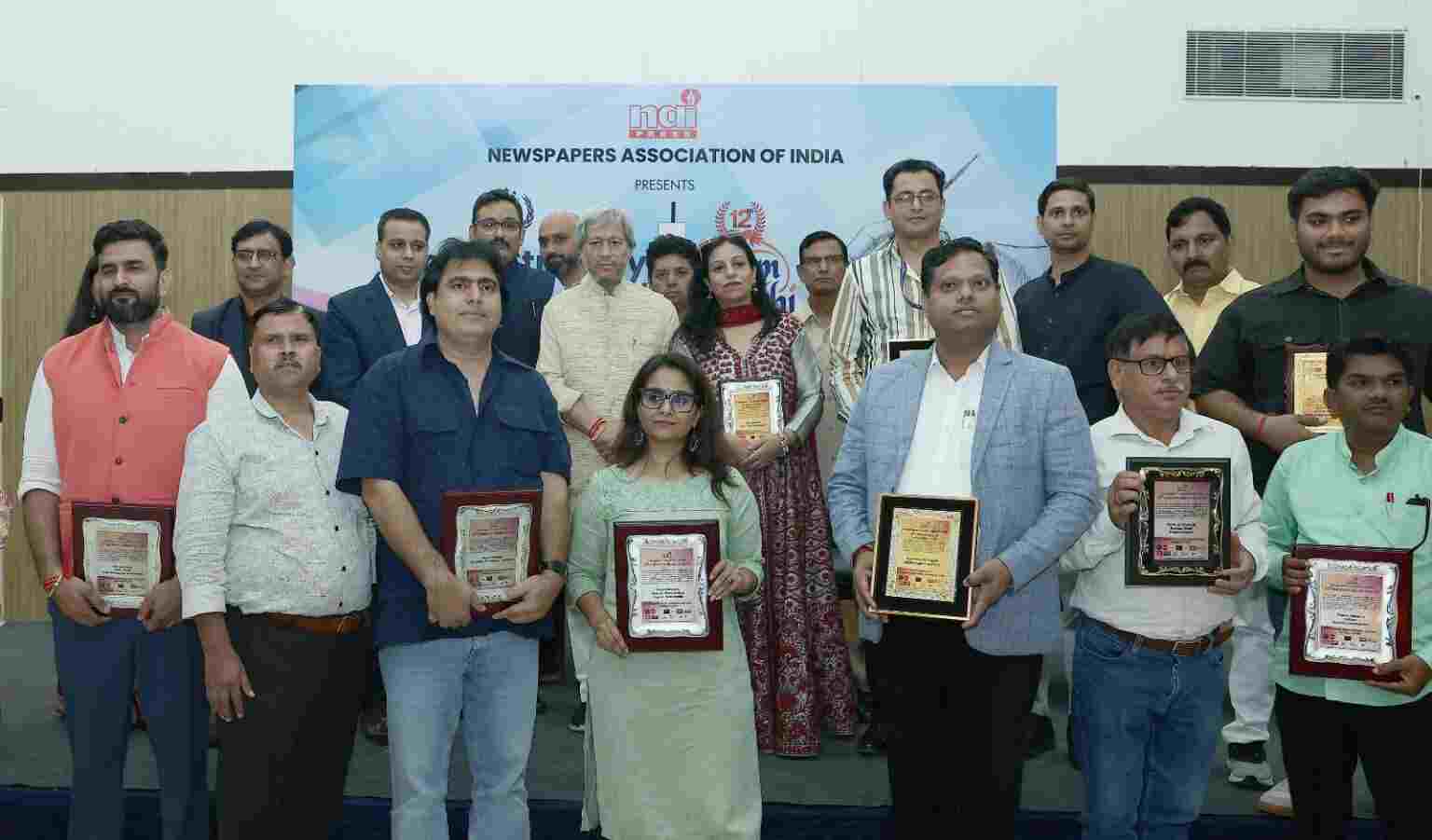 Journalism stalwarts honoured at the 12th Kalam Ke Siphai Samman ceremony